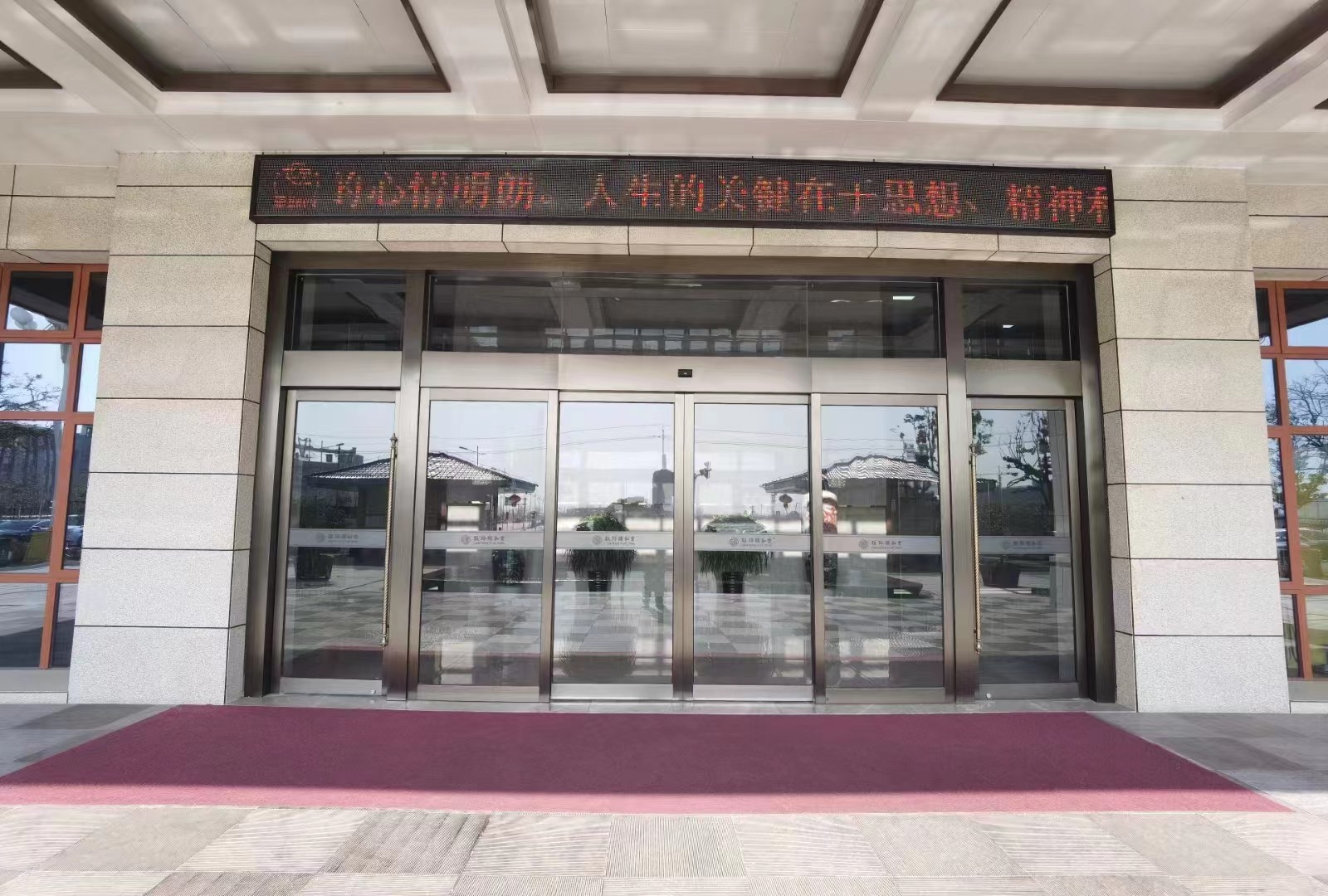 玻璃感应门
